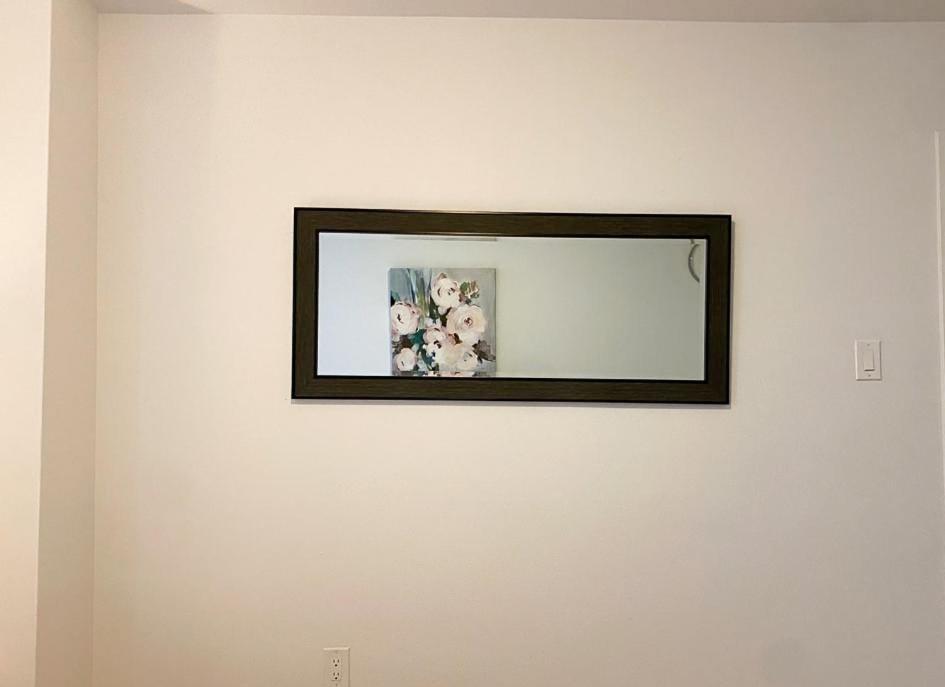 Bright Apartment Close To City With Free Parking Toronto Exterior photo